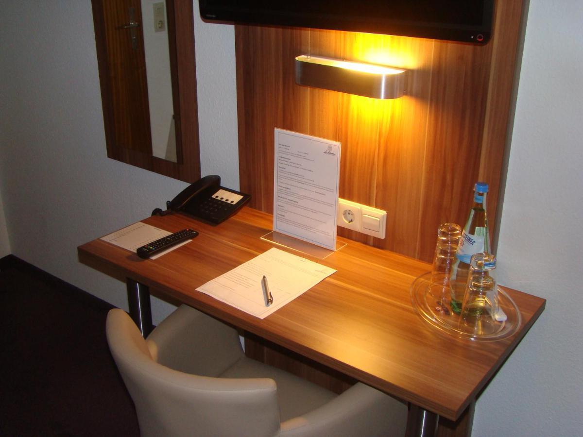 Hotel Loewen Мекенбойрен Екстериор снимка