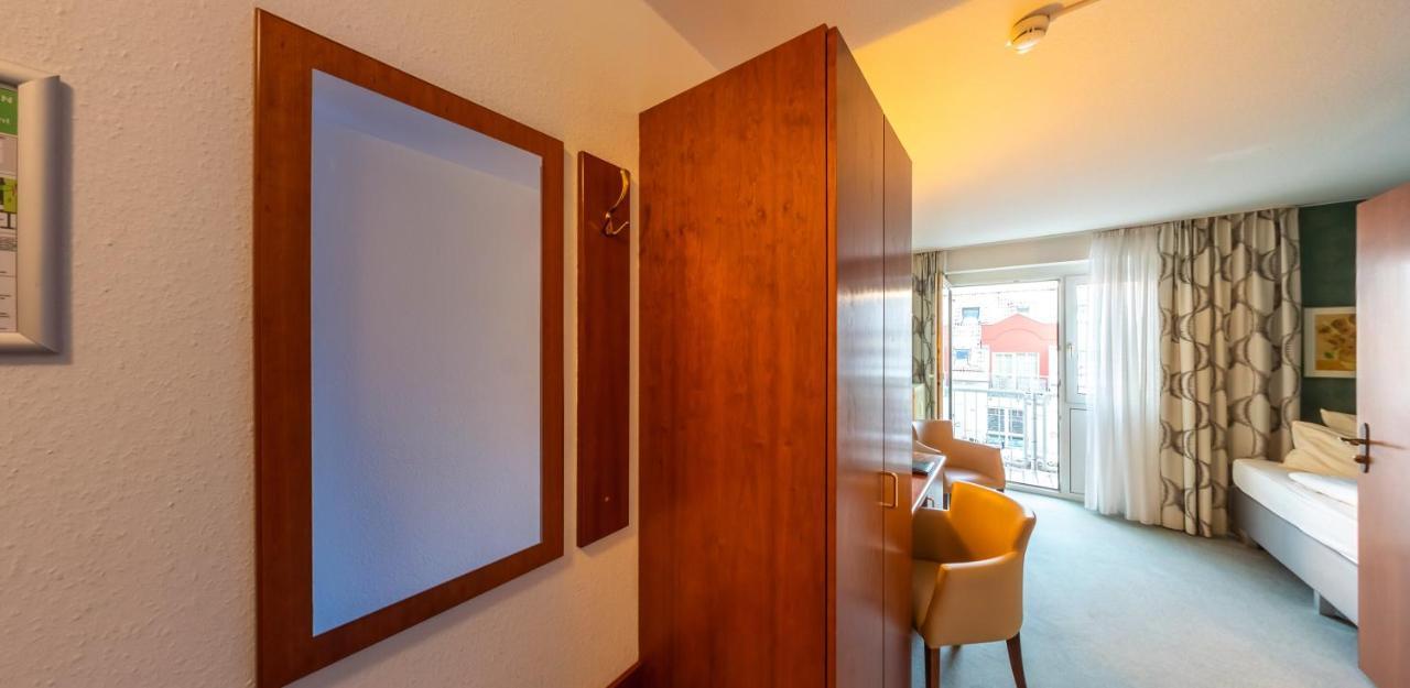 Hotel Loewen Мекенбойрен Екстериор снимка
