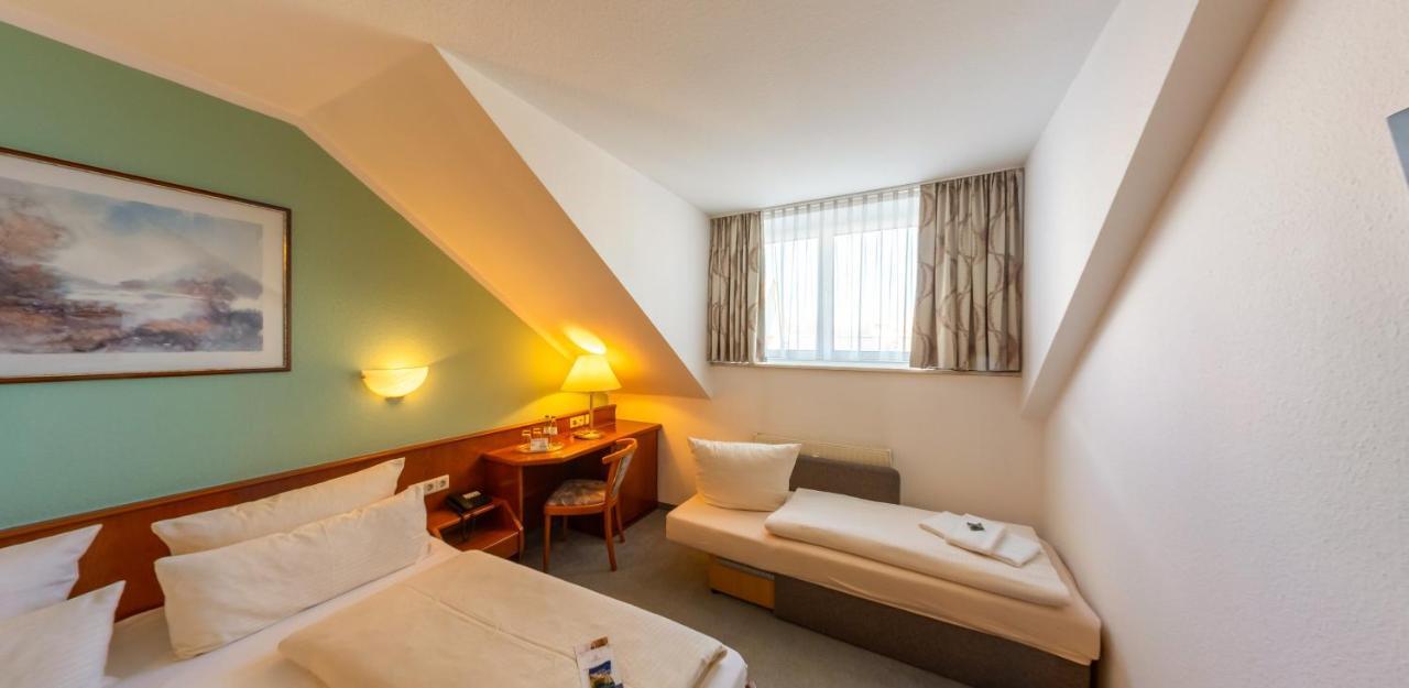 Hotel Loewen Мекенбойрен Екстериор снимка