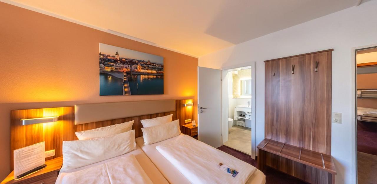 Hotel Loewen Мекенбойрен Екстериор снимка