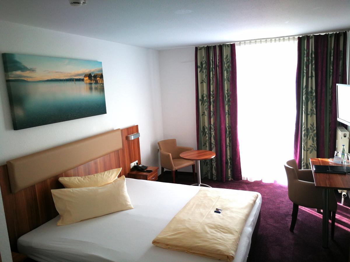 Hotel Loewen Мекенбойрен Екстериор снимка