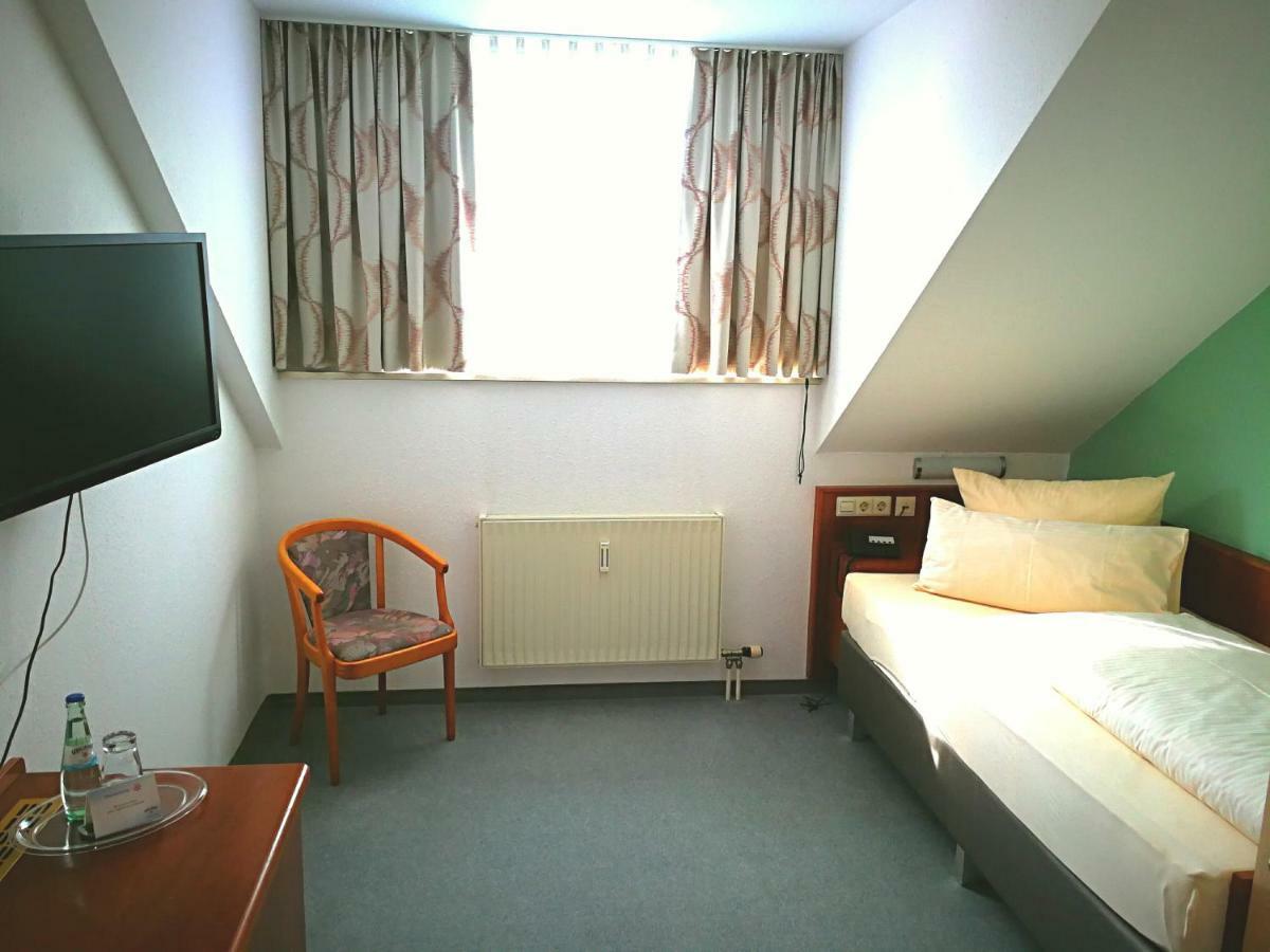 Hotel Loewen Мекенбойрен Екстериор снимка
